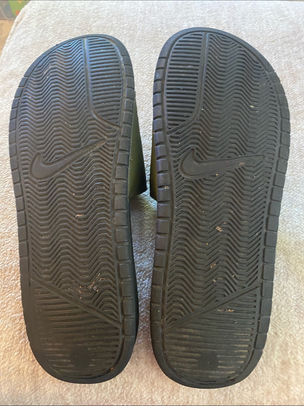 Nike Green and Black Slide Sandals - Picture 3 of 5